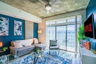 913 N 3rd St in Phoenix, AZ - Foto de edificio - Building Photo