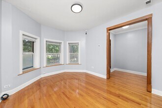 2911 W Belden Ave in Chicago, IL - Building Photo - Building Photo