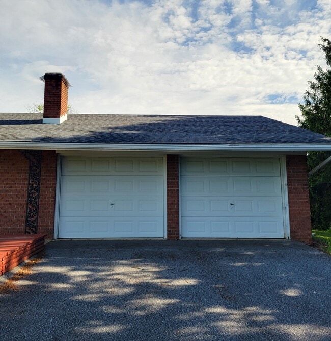 15621 Broadfording Rd in Clear Spring, MD - Building Photo - Building Photo