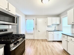 816 Pacific St in Stamford, CT - Building Photo - Building Photo