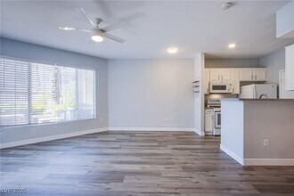7185 S Durango Dr in Las Vegas, NV - Building Photo - Building Photo