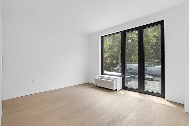 181 E 101st St in New York, NY - Foto de edificio - Building Photo