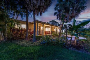 6145 2nd Ave N in St. Petersburg, FL - Building Photo