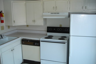 University Townhomes in Bloomington, IN - Building Photo - Interior Photo