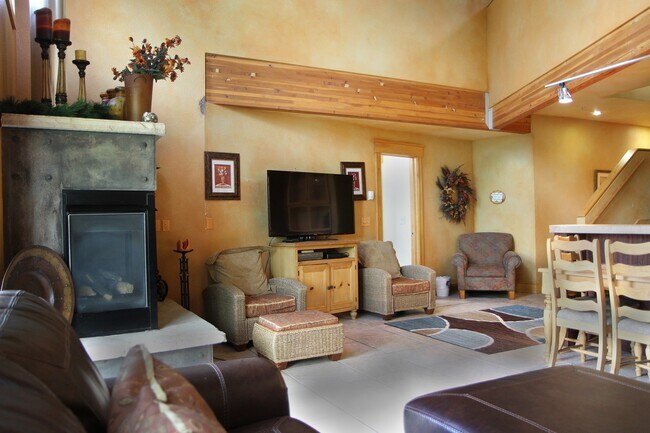 property at 705 E Anemone Trail