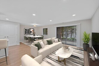 Indian Creek Apartments and Townhomes in Cincinnati, OH - Building Photo - Building Photo