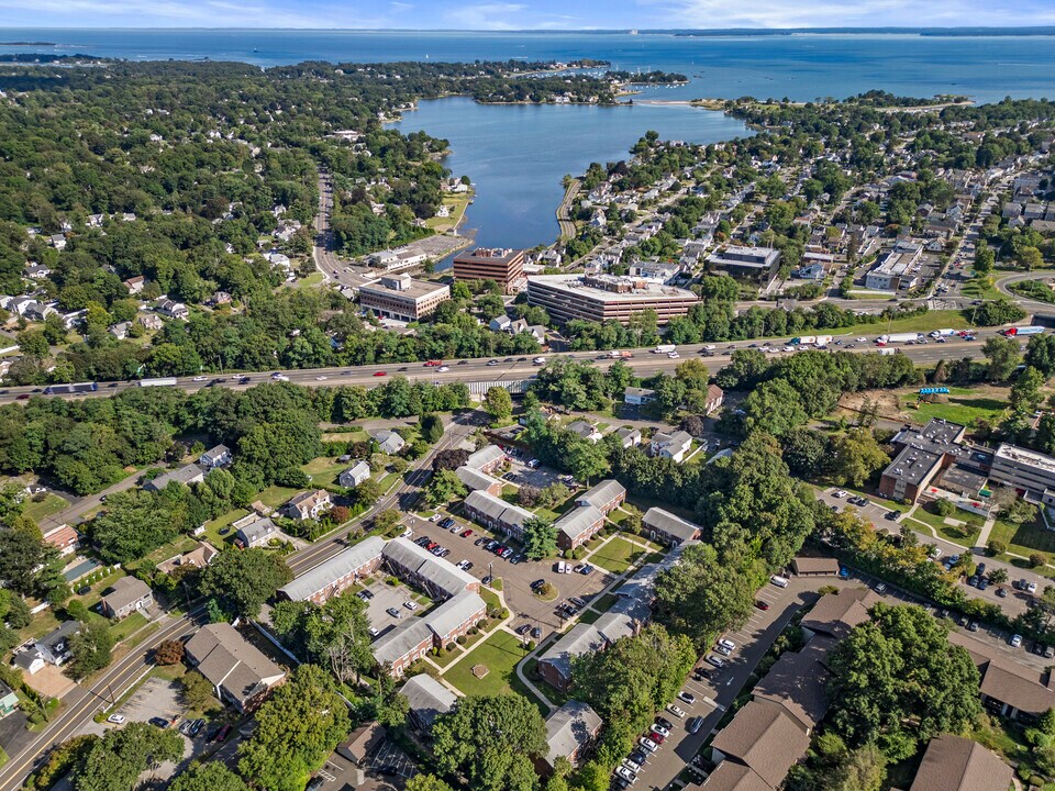 17 Hamilton Ct in Stamford, CT - Building Photo