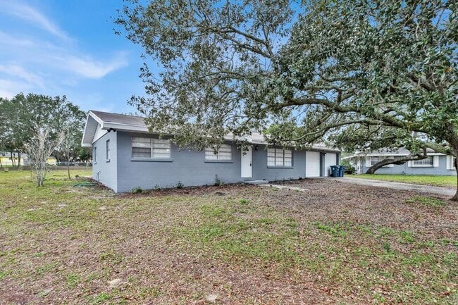 property at 815 Sherwood Dr