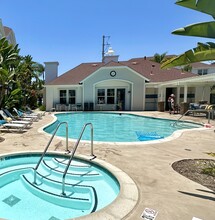 820 Harbor Cliff Way in Oceanside, CA - Foto de edificio - Building Photo