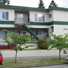 Strandt Apt in Seattle, WA - Building Photo - Building Photo