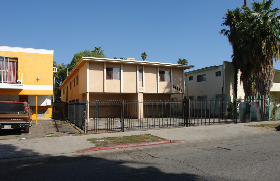 14655 Delano St in Van Nuys, CA - Building Photo