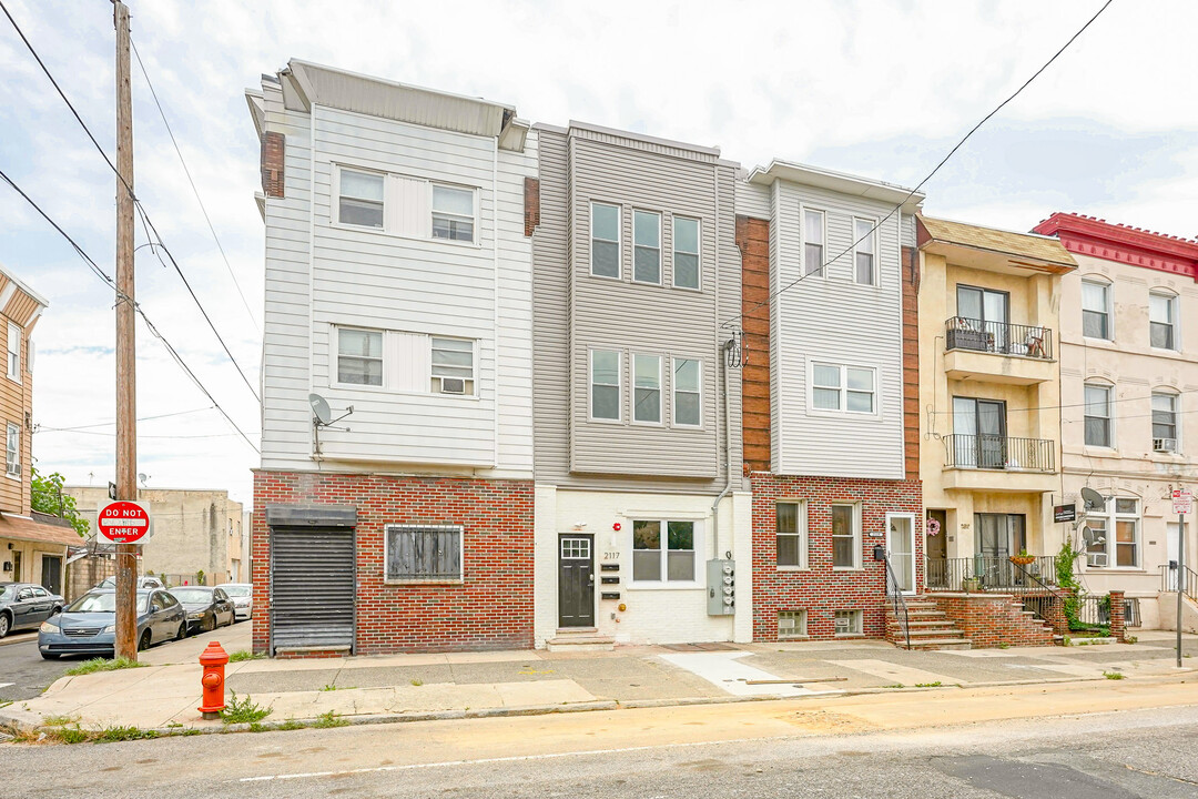 2117 S 4th St, Unit 2 in Philadelphia, PA - Building Photo