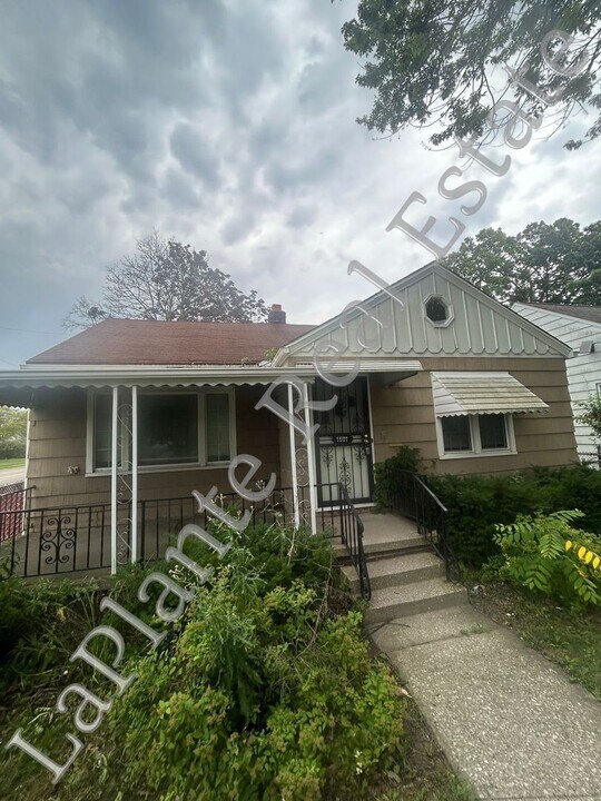 1501 Glenbrook Dr in Toledo, OH - Building Photo