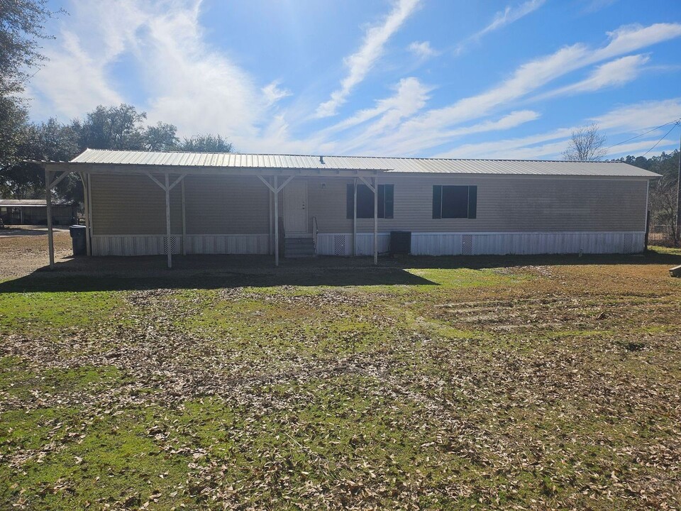 1417 Cottonwood Rd in Leesville, LA - Building Photo