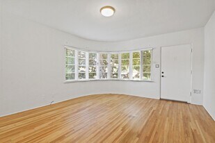 2202-2206 20th St in Santa Monica! Near Ocean Park Blvd. in Santa Monica, CA - Building Photo