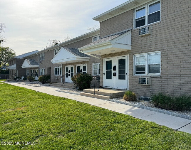 701 New York Ave in Point Pleasant Beach, NJ - Foto de edificio - Building Photo