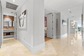 100 S Pointe Dr, Unit 100 S Pointe Dr # 1810 in Miami Beach, FL - Building Photo - Building Photo