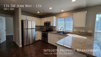 134 SW Jenn Way in Grants Pass, OR - Building Photo - Building Photo