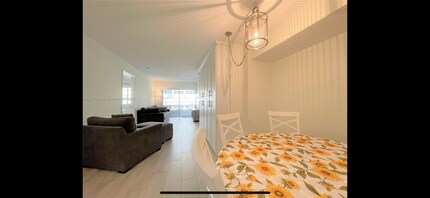 2600 Collins Ave, Unit 206 in Miami Beach, FL - Building Photo - Building Photo