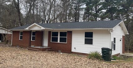 1617 N Main St in Holly Springs, NC - Building Photo - Building Photo