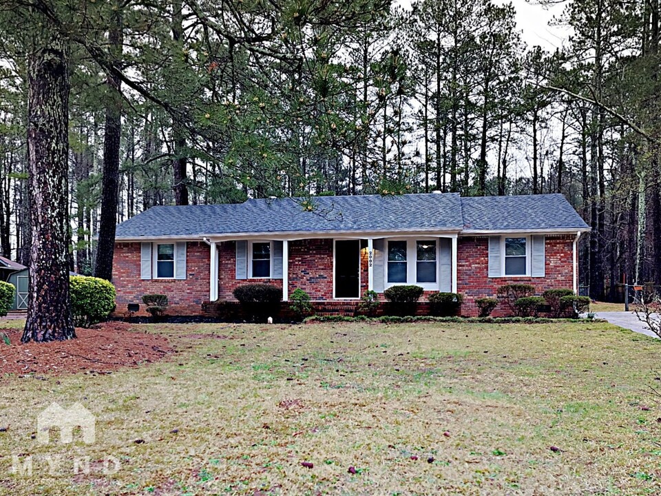 2002 Devore Dr SW in Marietta, GA - Building Photo