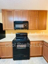 4800 Playschool Dr in Jacksonville, FL - Foto de edificio - Building Photo