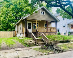 1036 Neptune Ave in Akron, OH - Building Photo