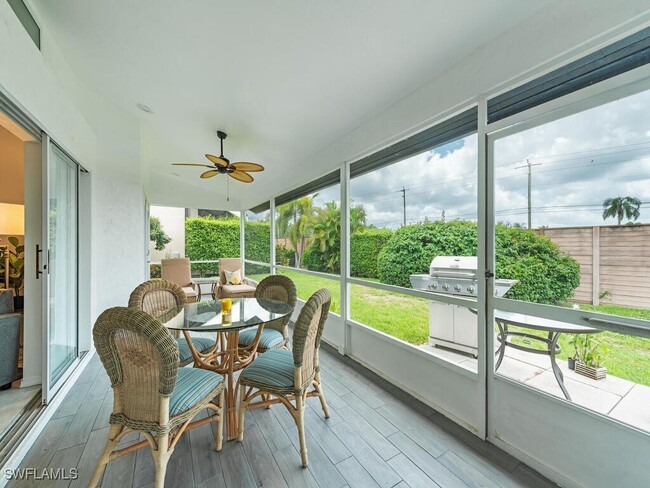 132 Bordeaux Cir in Naples, FL - Foto de edificio - Building Photo