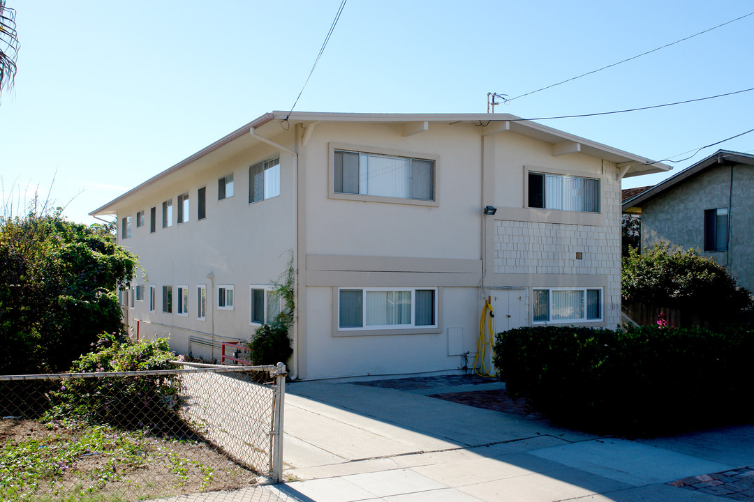 135 Acacia Ave in Carlsbad, CA - Foto de edificio