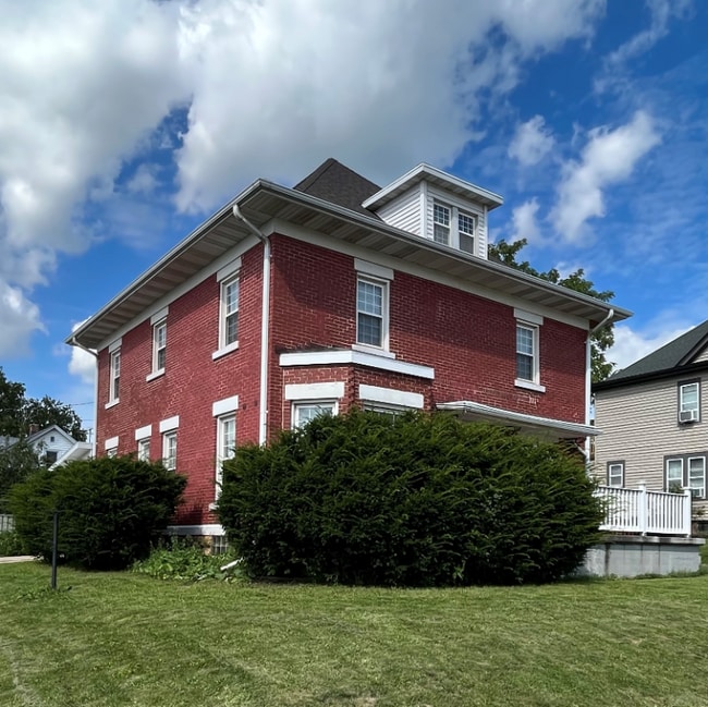 1403 9th St in Monroe, WI - Building Photo - Building Photo