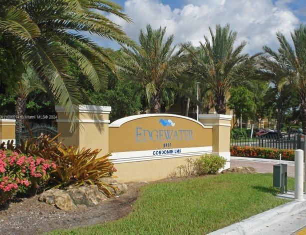 8721 Wiles Rd in Coral Springs, FL - Foto de edificio - Building Photo