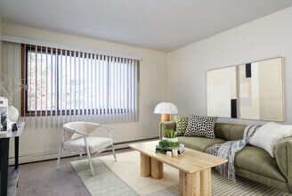 CR Flats in Coon Rapids, MN - Building Photo - Interior Photo