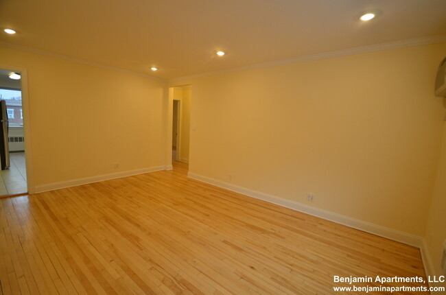 75 Saint Paul St, Unit 4 in Brookline, MA - Building Photo - Building Photo