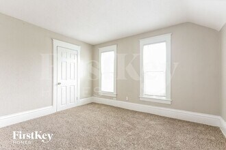 622 Monroe St in Aurora, IL - Building Photo - Building Photo