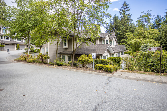 101 Parkside Dr in Port Moody, BC - Building Photo - Building Photo