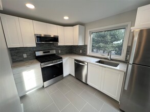 12 Durbyan St in Port Washington, NY - Building Photo - Building Photo
