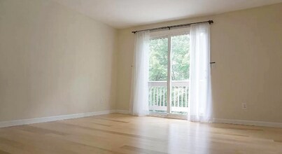 15 Lordvale Blvd in Grafton, MA - Foto de edificio - Building Photo