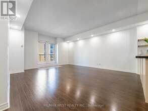 4196 Dundas St W in Toronto, ON - Building Photo - Building Photo