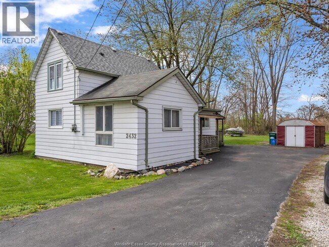 2432 Front Rd in Windsor, ON - Building Photo - Building Photo