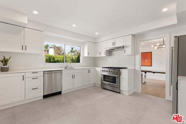 543 N La Jolla Ave in Los Angeles, CA - Building Photo - Building Photo