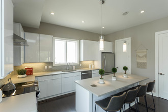 Summit West Townhomes in Nashville, TN - Foto de edificio - Building Photo