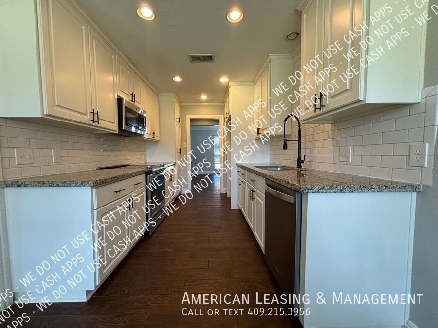 2207 Spring Oak Ln in Orange, TX - Building Photo