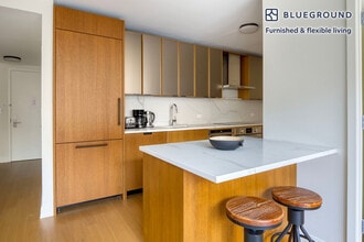 420 E 54th St in New York, NY - Foto de edificio - Building Photo