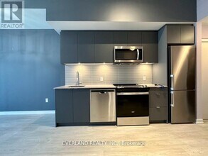 8868 Yonge St in Richmond Hill, ON - Building Photo - Building Photo