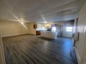 104 W Michigan St in Lagrange, IN - Building Photo