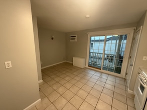 12 G St in Hampton, NH - Foto de edificio - Building Photo