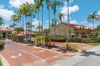 La Hacienda Country Club in Hialeah, FL - Building Photo - Primary Photo