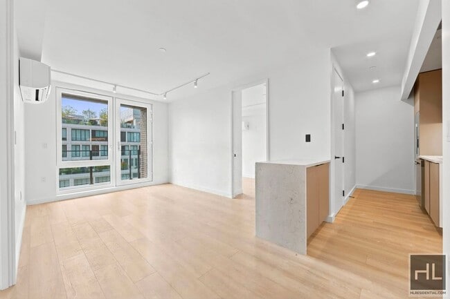 4 AVENUE