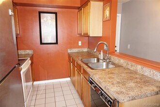 27991 Rollcrest Rd in Farmington Hills, MI - Building Photo - Building Photo