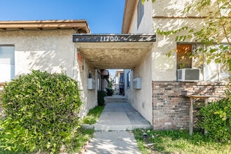 11700 Glenoaks Blvd in San Fernando, CA - Building Photo - Building Photo